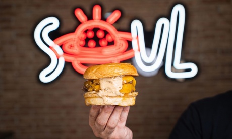 Menú SOUL PREMIUM para 4: 2 entrantes 4 burgers 2 postres y 4 bebidas