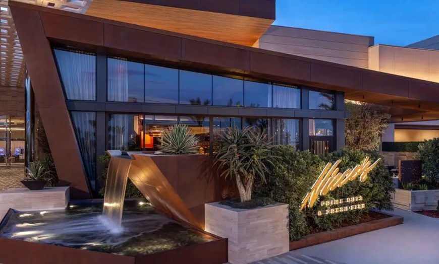 Image 16: Member-Only Deal: 4-Star Luxury Rooms in Las Vegas w/ Casino Access