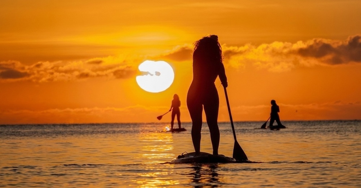 Experiencia de paddle surf con fotos en Barcelona