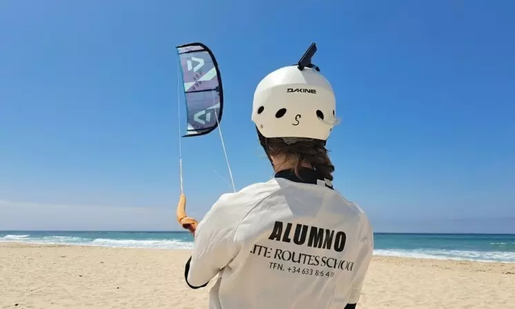 Clase grupal o semiprivada de kitesurf para 1 o 2 personas