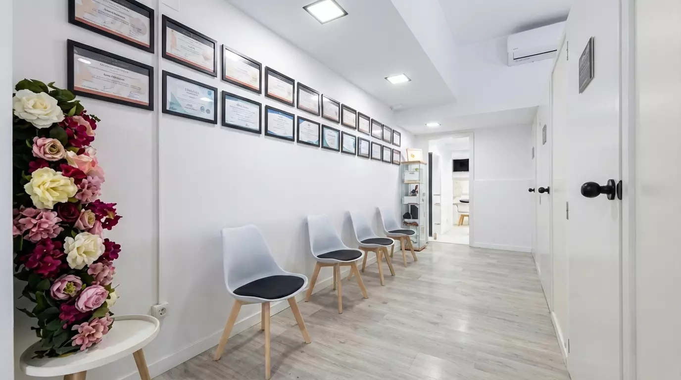 Masaje de piedras calientes con copa de cava y bombones para 1 o 2