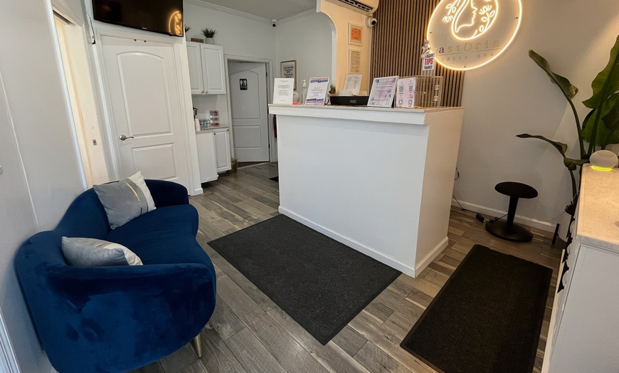Image 4: Enjoy 1 Year of Unlimited Laser Hair-Removal on Small, Large Areas!