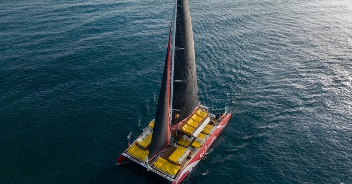 Paseo en catamarán por la Costa Dorada cerca de Tarragona