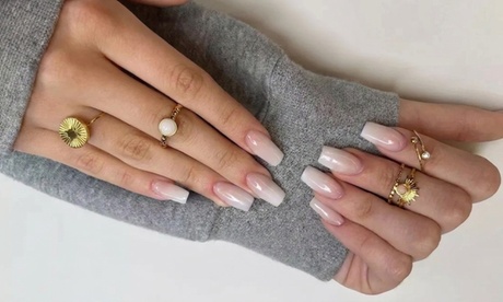 Manicura con esmaltado semipermanente