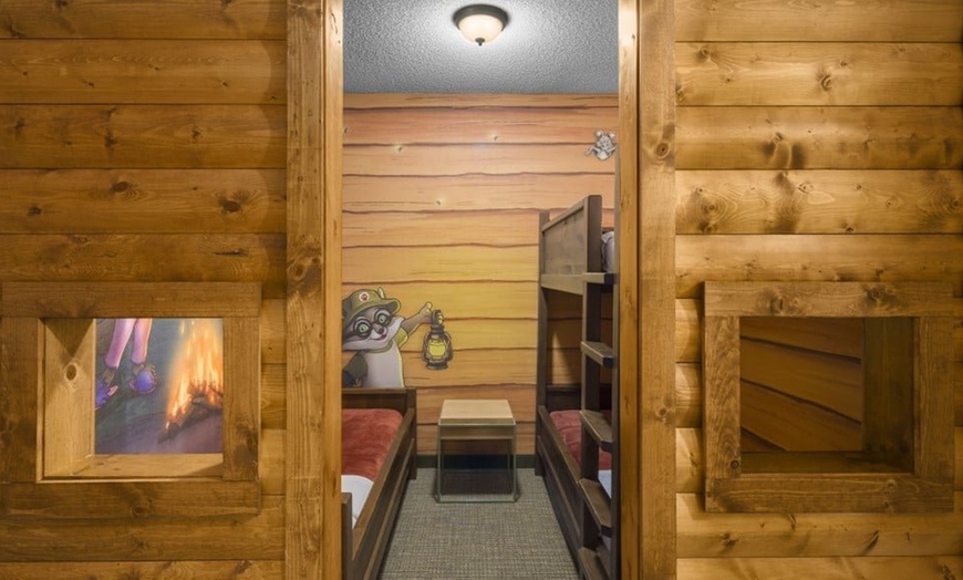 Image 24: Great Wolf Lodge Wisconsin Dells Water Park Resort