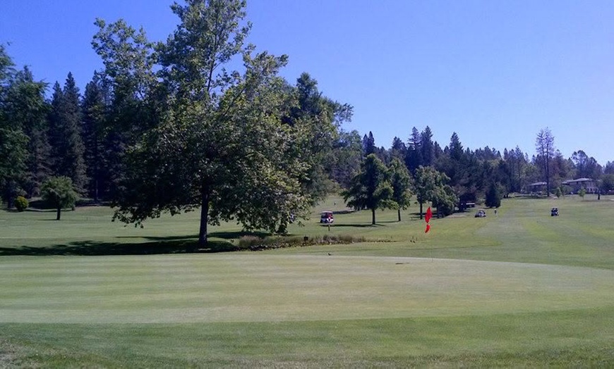 Image 4: Golf Rounds with Pull Cart Rental in Sierra Nevada Foothills