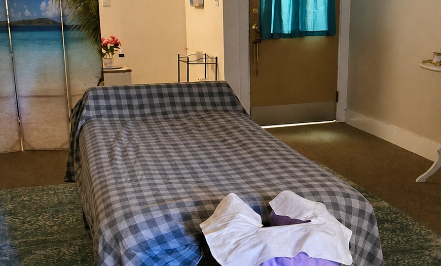 Image 4: Relaxing Custom Therapeutic Massage with Soothing Oils