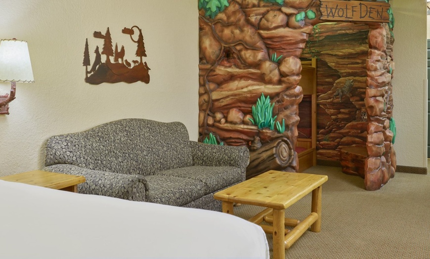 Image 23: Great Wolf Lodge Traverse City Water Park Resort