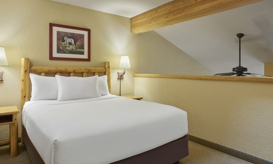 Image 27: Great Wolf Lodge Traverse City Water Park Resort