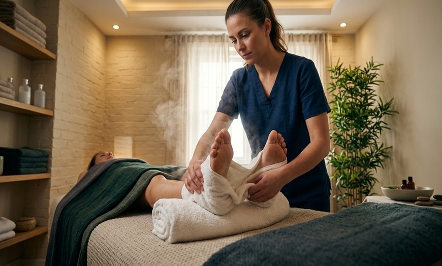 Image 4: Relaxing Couples Massage with Hot Stones and Hot Towels
