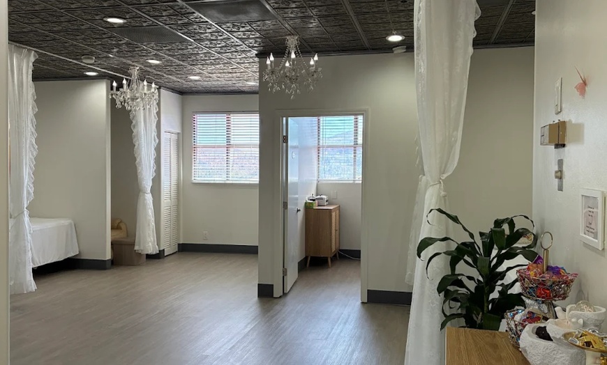 Image 6: Stress Relief & Relaxation Massages with Aromatherapy (45-90 Min)