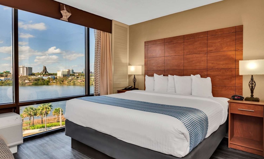 Image 23: Orlando Hotel near Universal with Free Park Shuttle