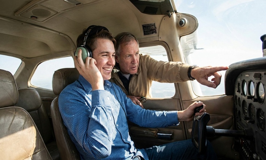 Image 2: Learn Soaring Through The Sky with a Discovery Flight for One