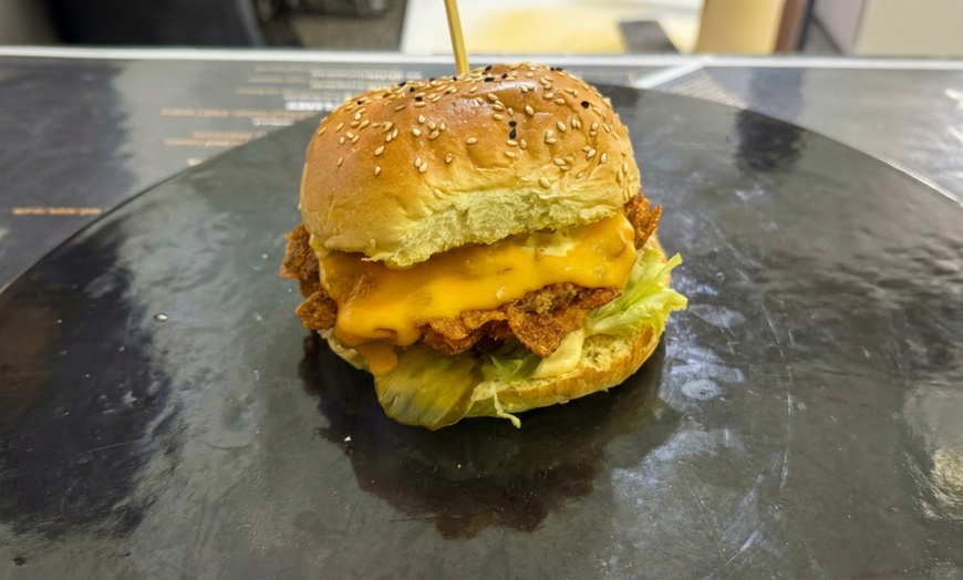 Image 5: Burger nach Wahl inkl. Pommes für 1, 2 oder 4 Personen