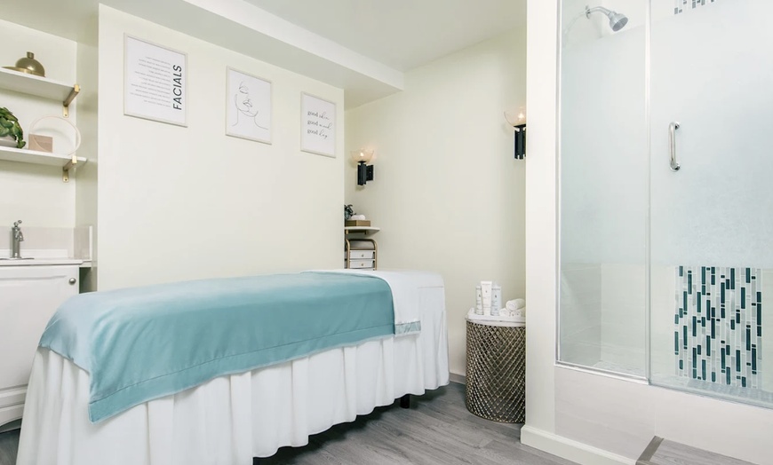 Image 8: 60-Minute Relaxing Massages: Gentle Swedish, Therapeutic, Deep Tissue