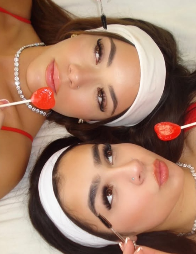 Full Set of Lash Extensions: Classic, Hybrid, or Volume