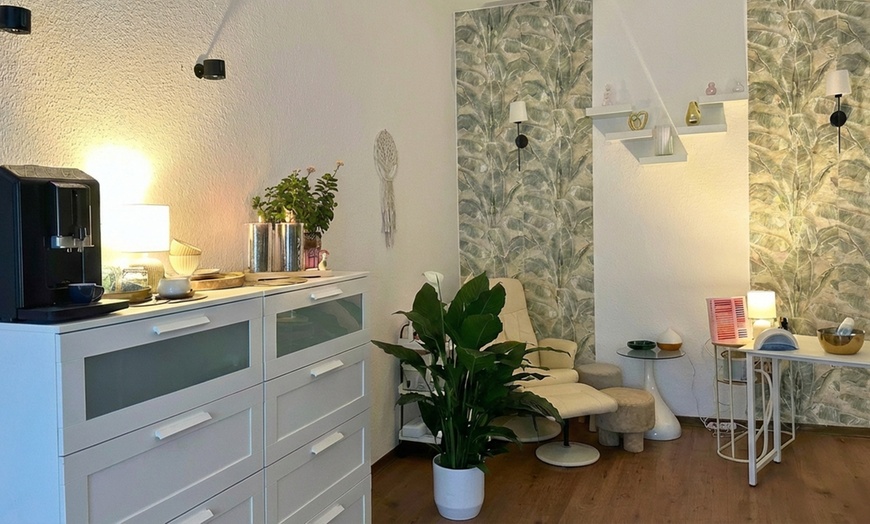 Image 2: 30 Min. Rücken-, Fuß- oder Gesicht-, Schulter- & Nacken-Massage 