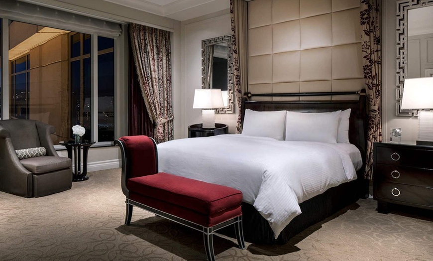 Image 25: Las Vegas Strip All-Suite Hotel with Canyon Ranch Spa