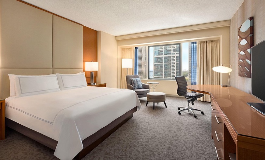 Image 11: 4-Star Downtown Chicago Hotel near Millennium Park