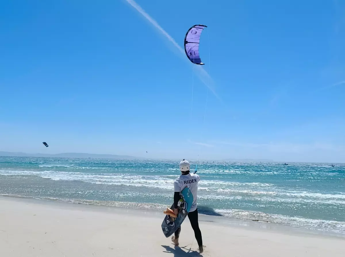 Clase grupal o semiprivada de kitesurf para 1 o 2 personas