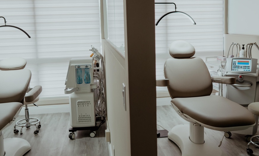Image 2: CO2 Laser Skin Resurfacing for Wrinkles and Scars