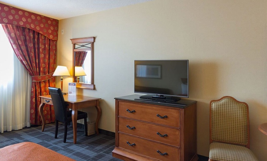 Image 10: Niagara Falls Resort with Indoor Waterpark and Spa