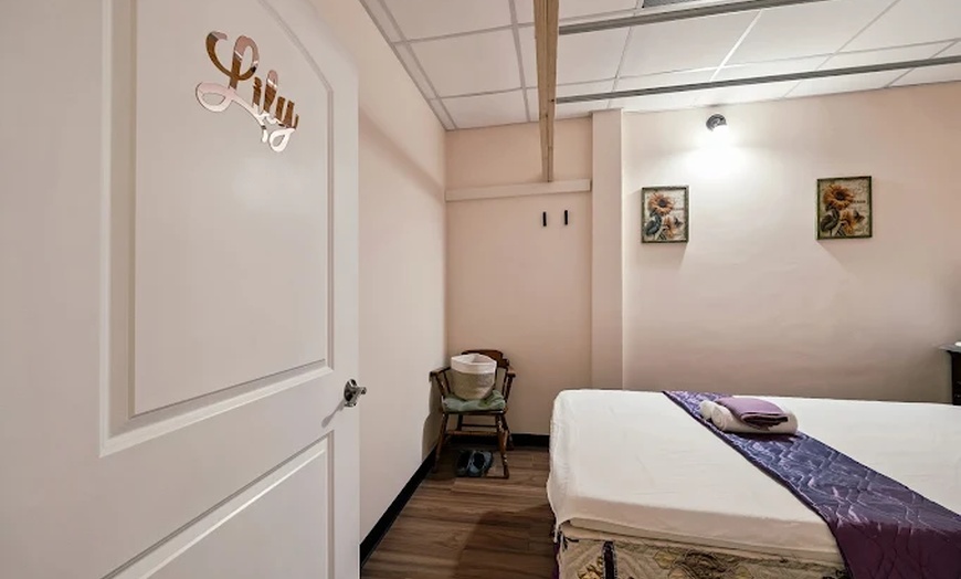 Image 3: Massages for 1 or 2 with Optional Hot Pink Salt Stones 