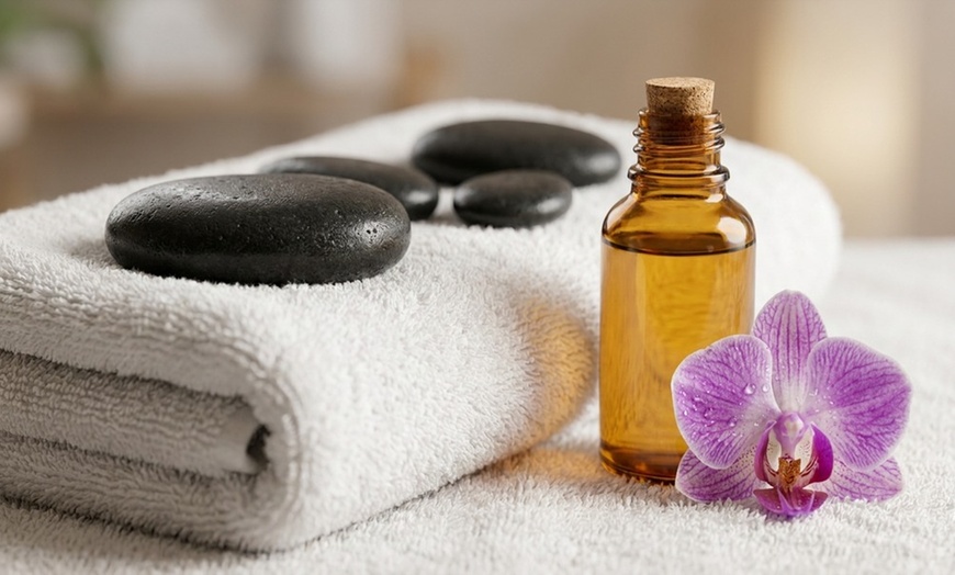 Image 2: Couples Massage with Hot Stones & Aromatherapy for Deep Relaxation