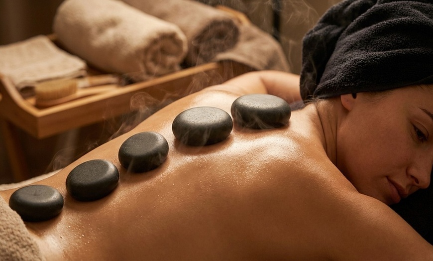 Image 3: 60 Min Deep Tissue, Swedish, Hot Stone or Aromatherapy Massage for One