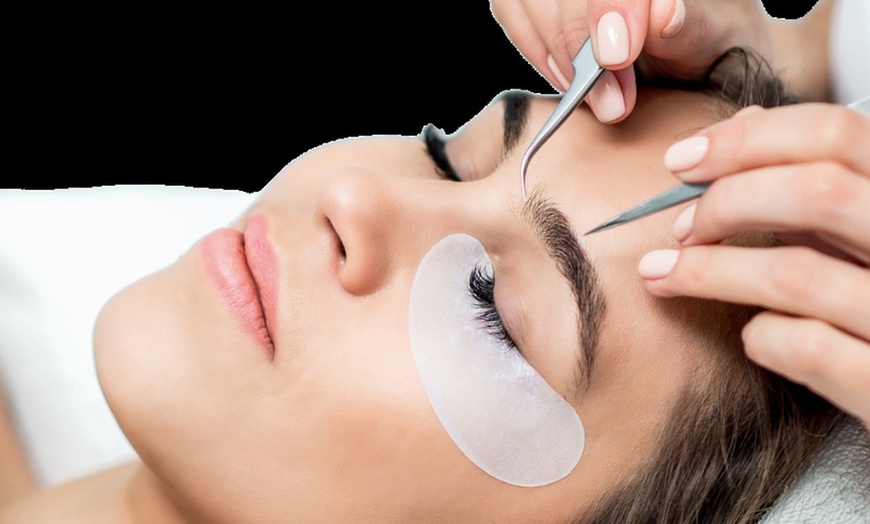 Image 4: Transform Your Look: Get Luscious Lashes That Wow! at U lashes