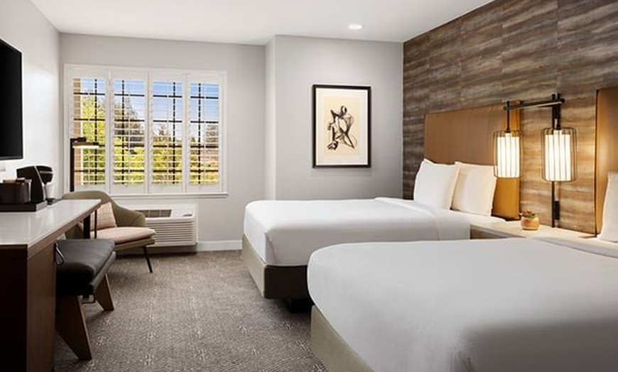 Image 22: Napa Valley Hotel with Pool, Breakfast & Winery Access