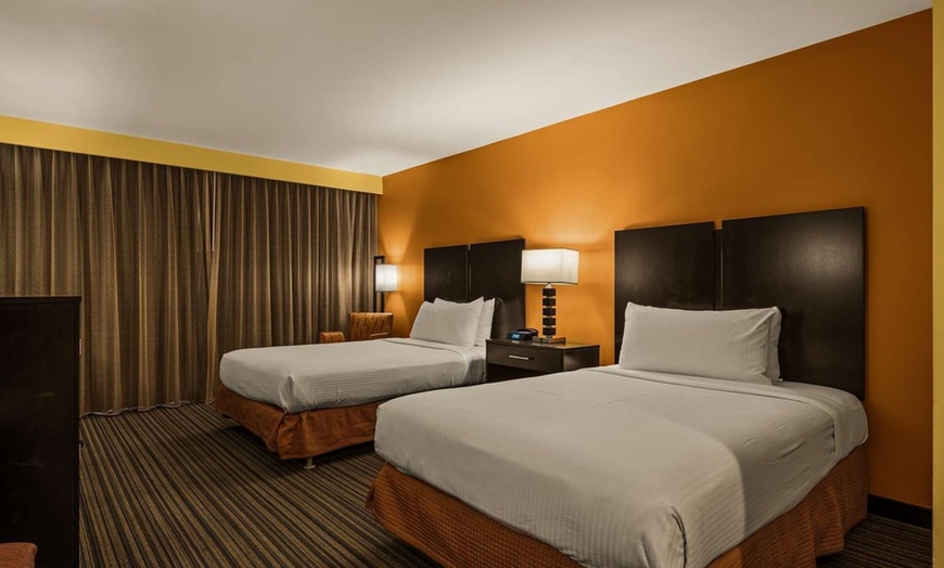 Image 17: Honolulu Airport Hotel with Free Breakfast & Shuttle