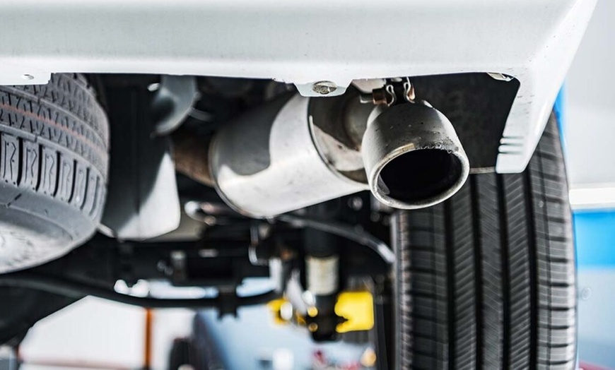 Image 2: Quick Efficient STAR-Certified Smog Check - No Appointment Needed!