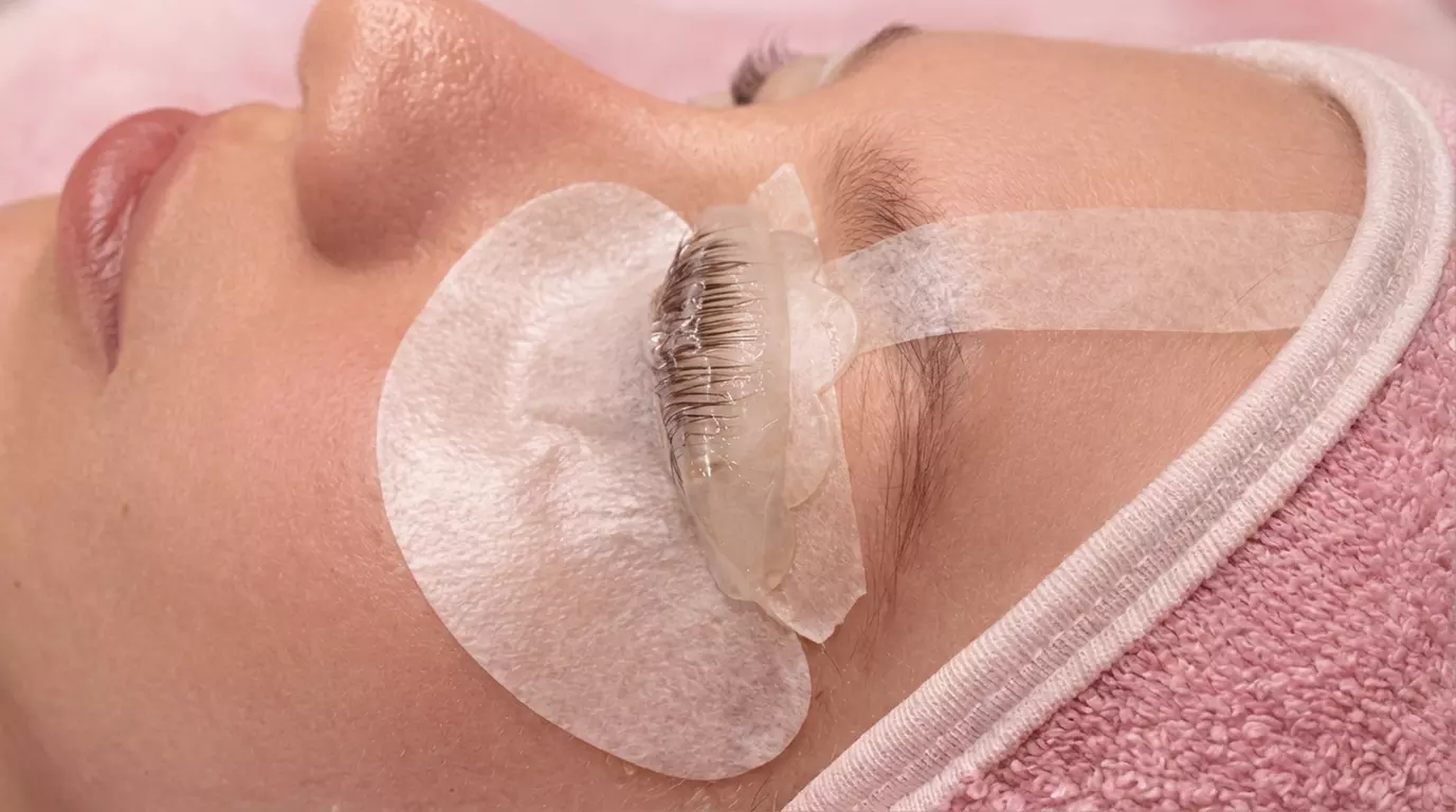 Wimpern- und/oder Augenbrauen-Lifting für 1 Person