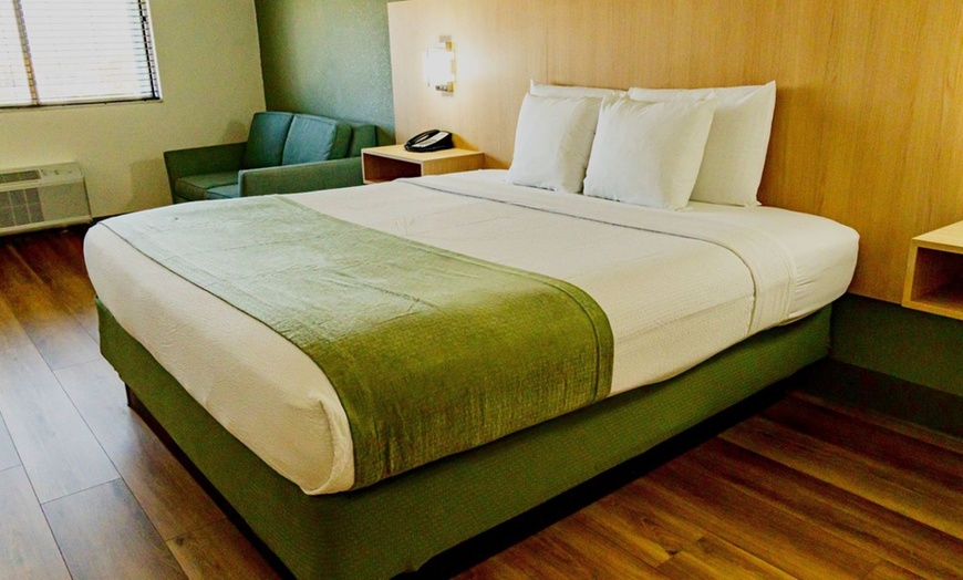 Image 11: Orlando Water Park Hotel on International Drive