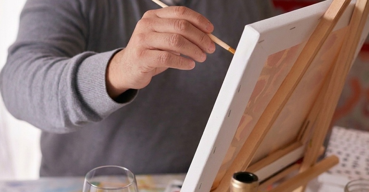 Taller de pintura sobre lienzo en Valencia con bebidas y picoteo