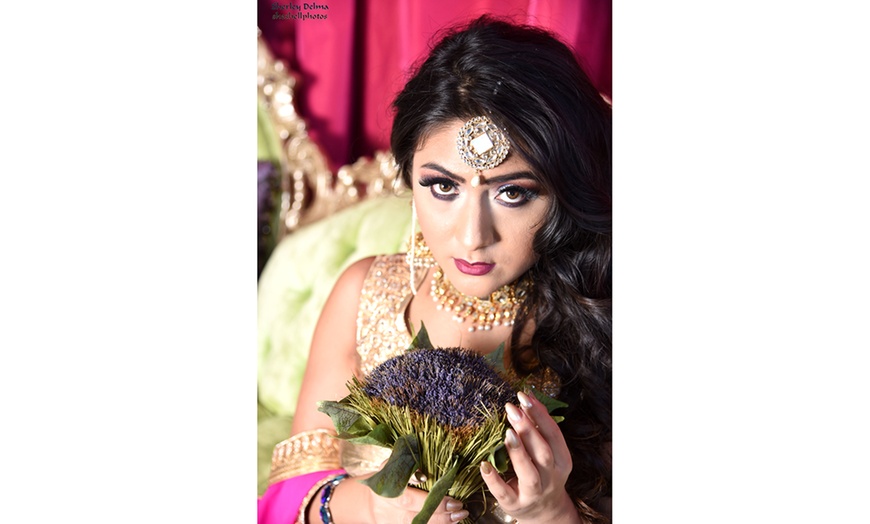 Image 4: 30 or 60-Minute Outdoor Photography Session with Photo Package