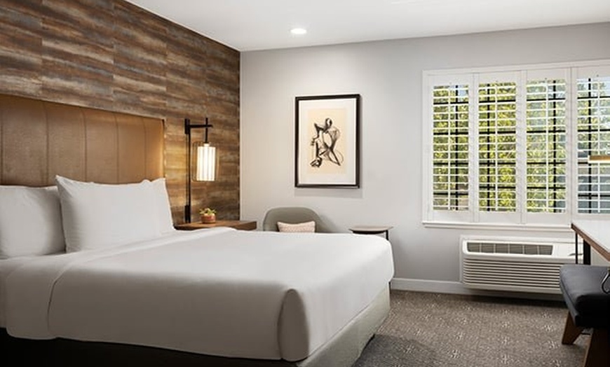 Image 20: Napa Valley Hotel with Pool, Breakfast & Winery Access