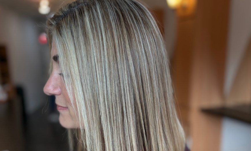 Image 2: Up to 30% Off on Salon - Hair Color / Highlights at Red Salon & Color Bar