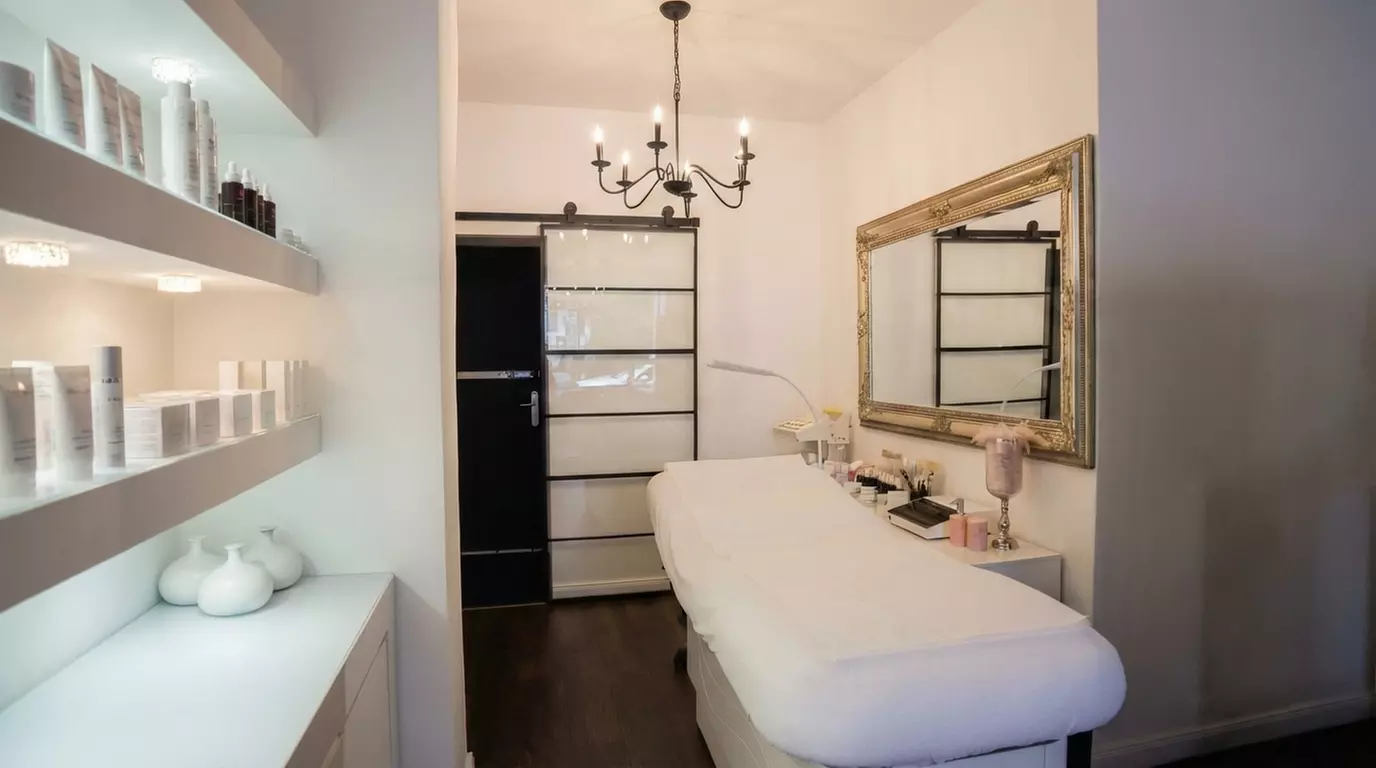 Microblading für die Augenbrauen opt. mit Nachbehandlung für 1 Person