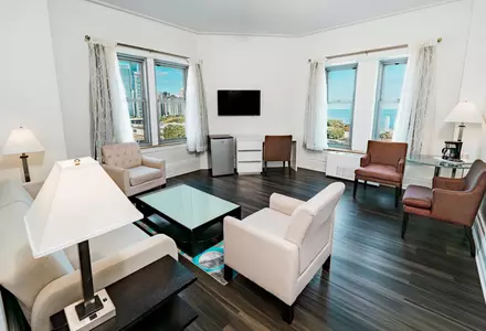 Lakefront King Suite