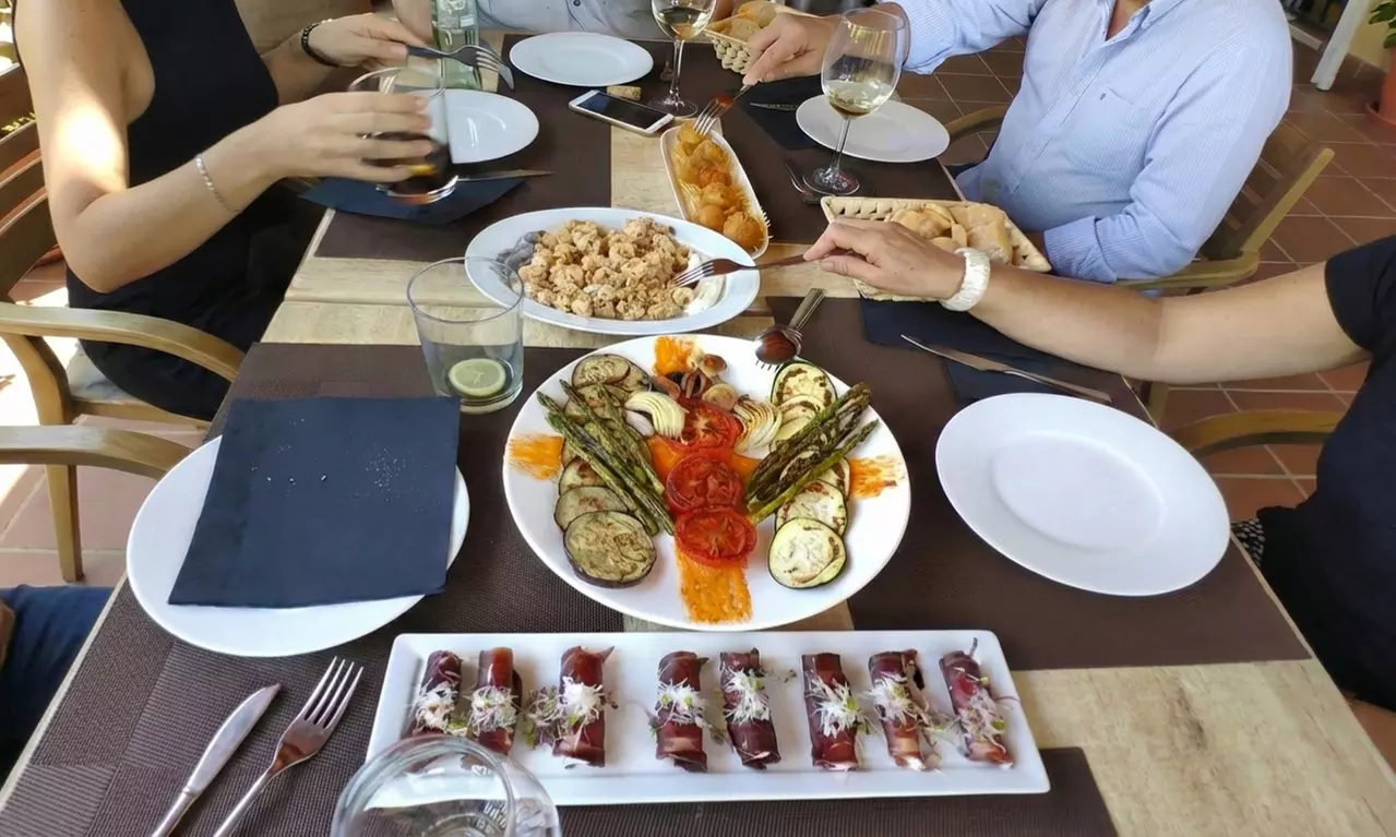 Experiencia gourmet española: menú degustación para 2 o 4 personas