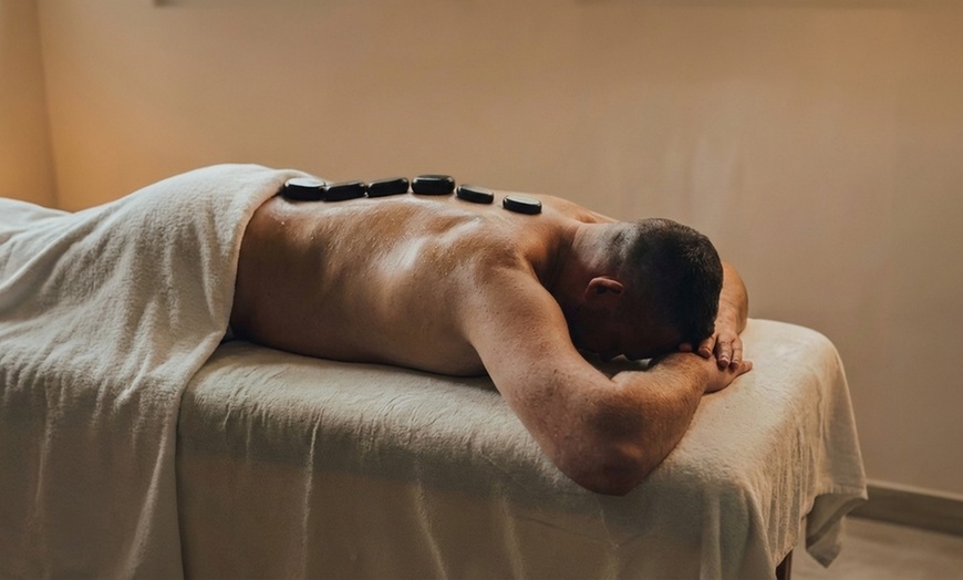 Image 5: Masaż klasyczny, relaksacyjny, gorącymi kamieniami lub antycellulitowy