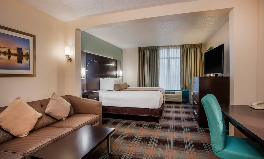 Image 11: Orlando Airport Hotel with Free Breakfast and Shuttle