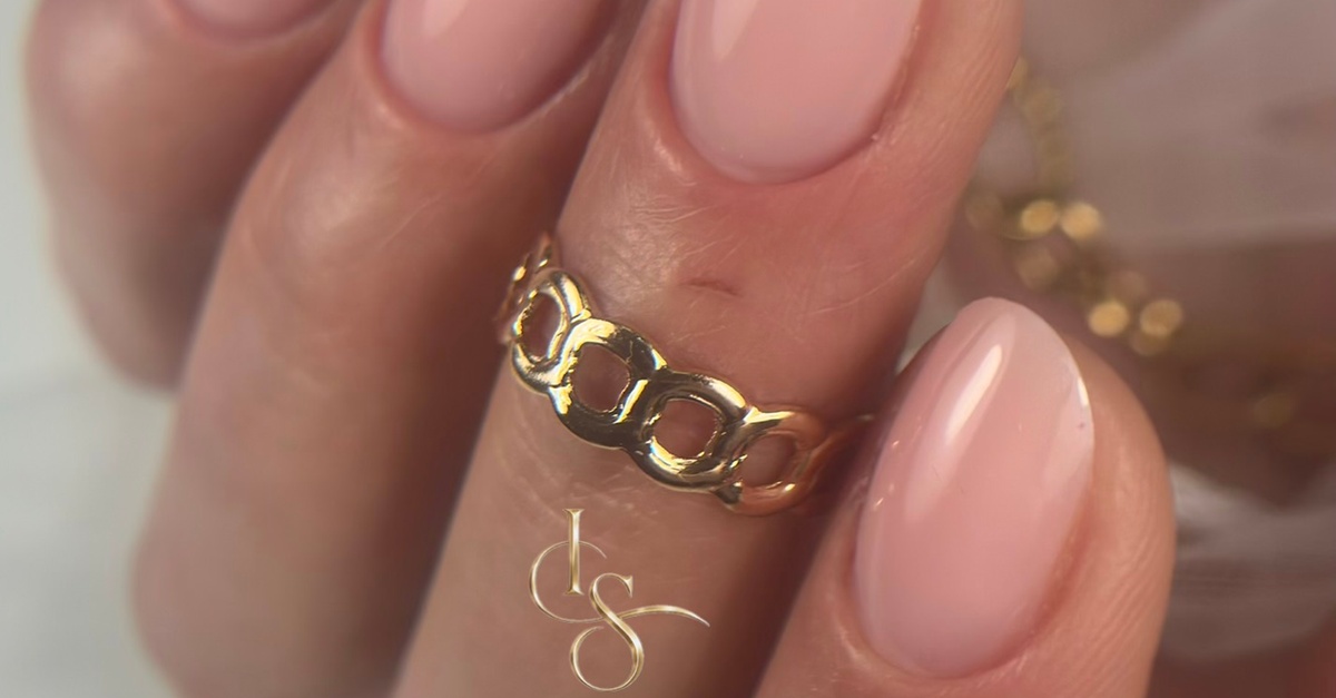 Servicio de manicura y pedicura semipermanente en Valencia
