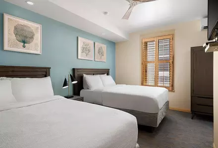 2 Double Beds