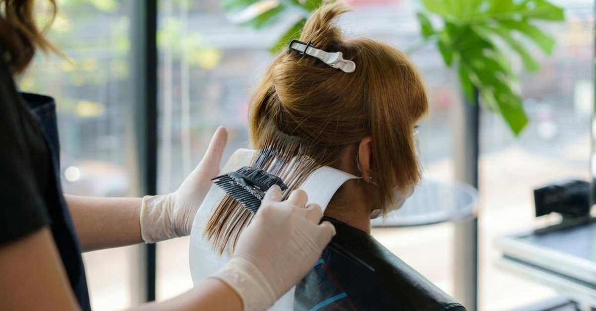 Sesión de peluquería con lavado, hidratación, corte y peinado en Valencia