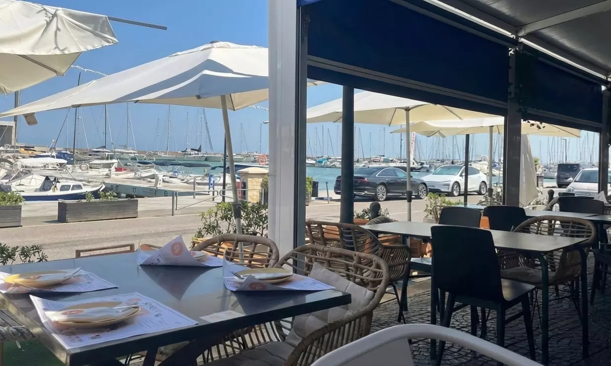 Cata de 4 vinos frente al mar, maridados con torreznos, para 2 o 4 pax