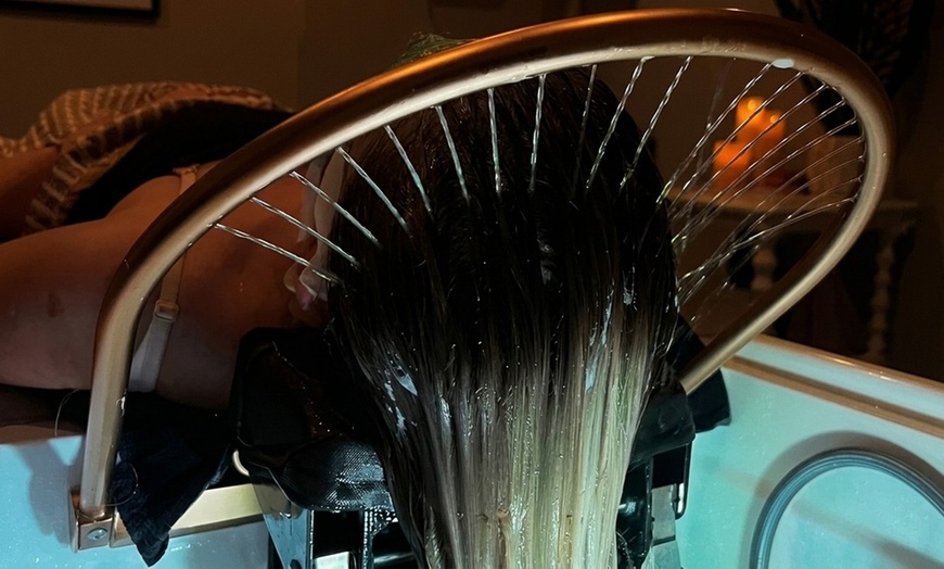 Image 4: 60 or 90-Minute Signature Head Spa with Hand & Eye Masks, Water Circulation, Scalp Head Therapy, and Neck and Shoulder Massage