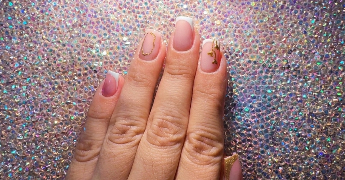 Servicio de manicura o uñas acrílicas en Madrid
